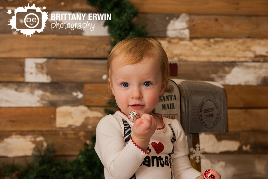 Speedway-Indiana-baby-girl-christmas-ornament-mini-session-rustic-barn-wall.jpg