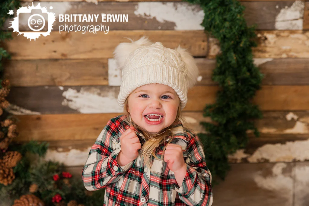 Speedway-Indiana-portrait-photographer-christmas-wreath-knit-hat-excited-girl.jpg