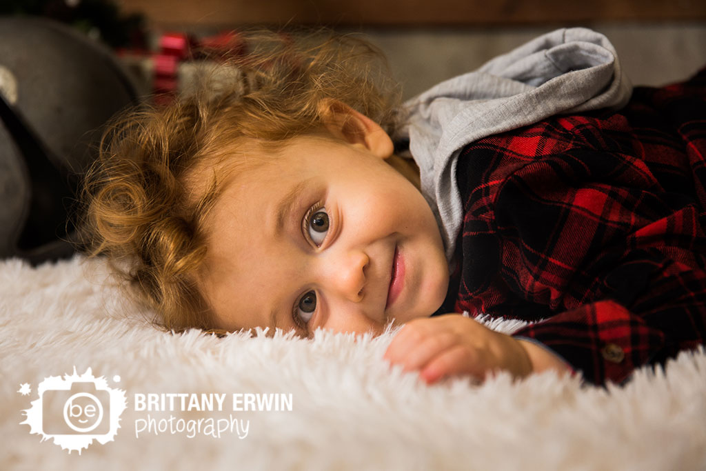 Speedway-studio-photographer-toddler-boy-christmas-fuzzy-rug-blanket-floor.jpg