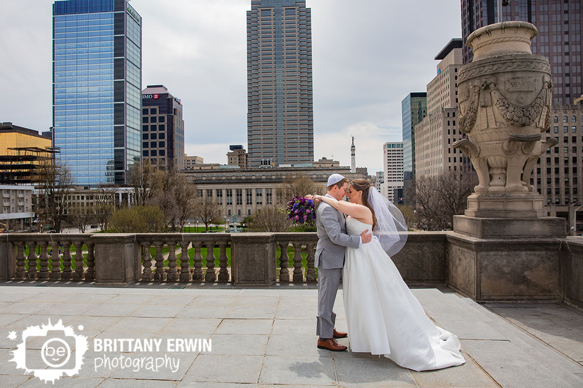 Downtown-Indianapolis-couple-wedding-photographer-salesforce-building-park-Indiana-war-memorial.jpg