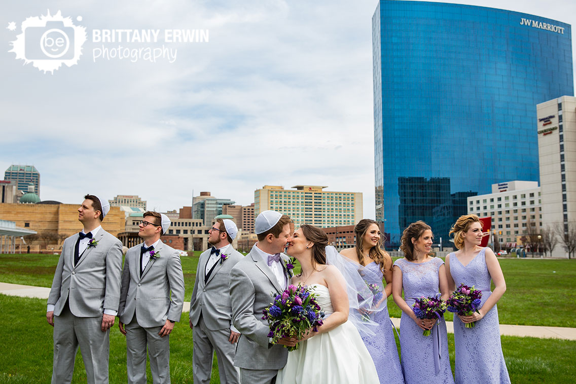 Downtown-Indianapolis-skyline-wedding-photographer-bridal-party-couple-kiss.jpg