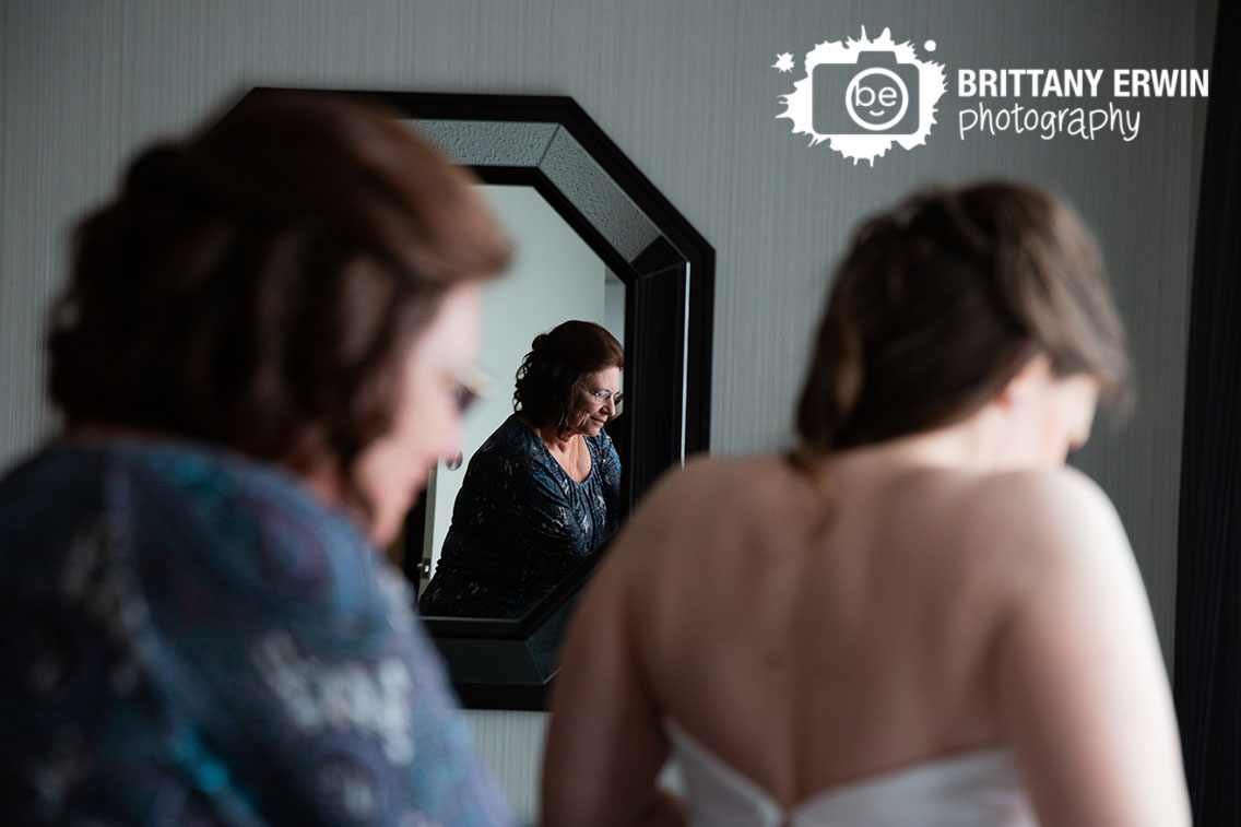 Indianapolis-wedding-photographer-mother-of-bride-mirror-zip-dress.jpg