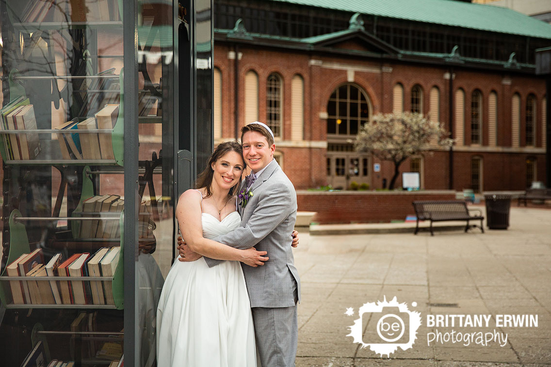 Downtown-Indianapolis-City-Market-wedding-photographer-jewish-couple-book-machine-outdoor-portrait.jpg