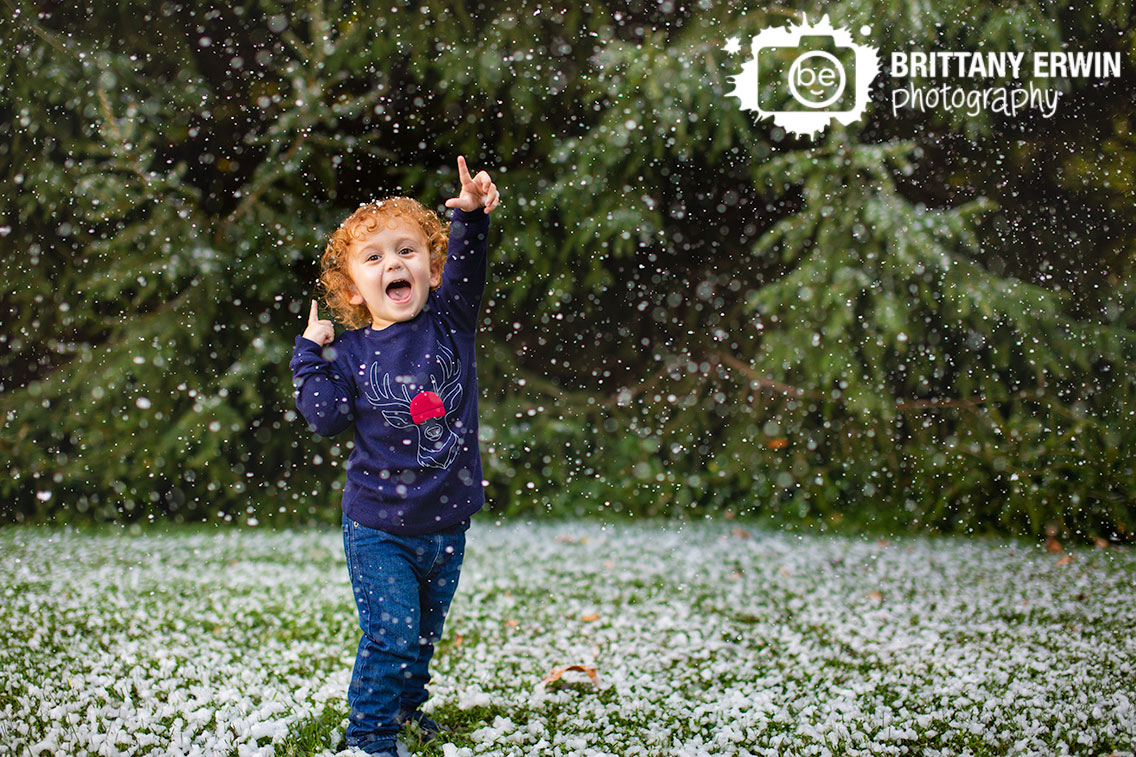 Indianapolis-snow-mini-session-winter-portrait-photographer-christmas-reindeer.jpg