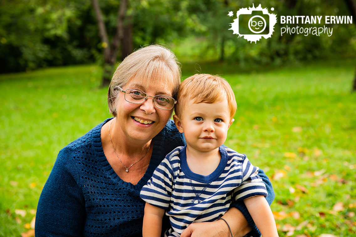 Indianapolis-fall-mini-session-photographer-grandma-grandson-portrait-outdoor-leaves.jpg