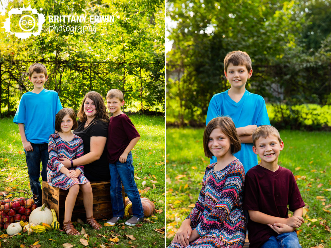 Indianapolis-fall-mini-session-photographer-family-portrait-group.jpg