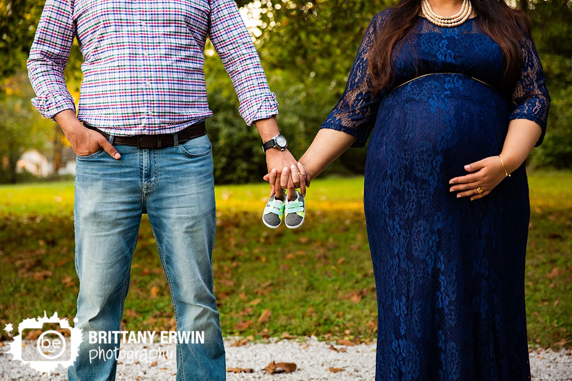 Camby-Indiana-fall-maternity-portrait-photographer-baby-shoes-in-hands-close-up.jpg