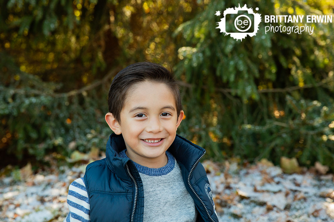 Indianapolis-mini-session-photographer-boy-outside-winter-vest.jpg