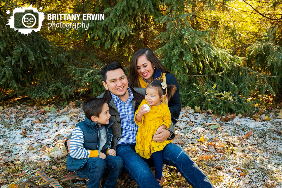 Indianapolis-snow-mini-session-photographer-family-portrait-group.jpg