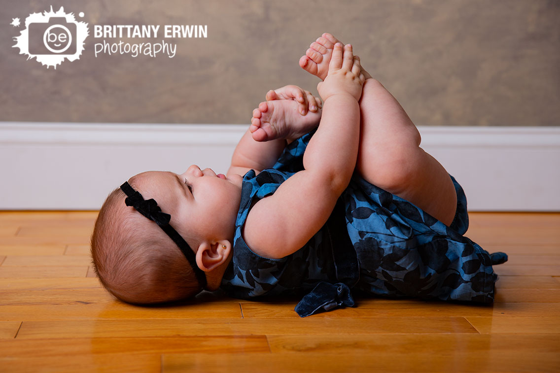 Indianapolis-studio-portrait-photographer-baby-girl-playing-with-feet.jpg