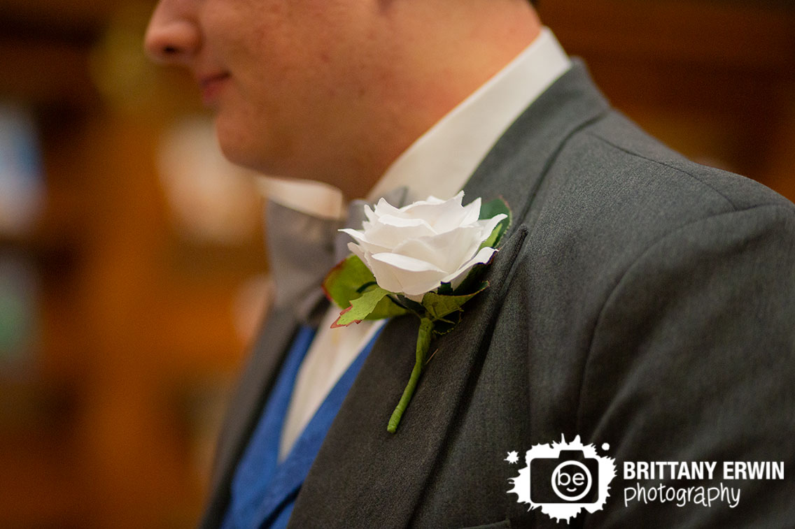 Indianapolis-wedding-photographer-boutonniere-groom-white-flower.jpg