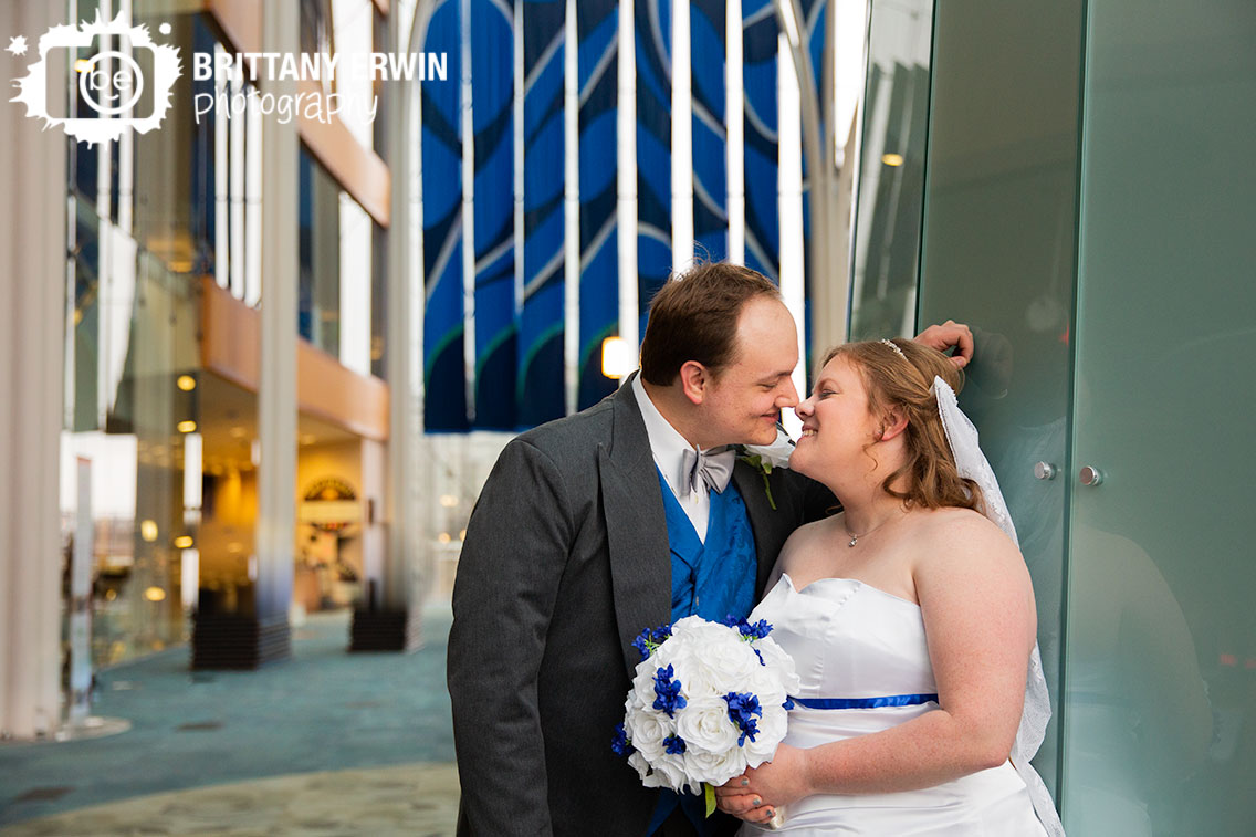 Indianapolis-wedding-photographer-couple-in-the-central-public-library-kiss.jpg