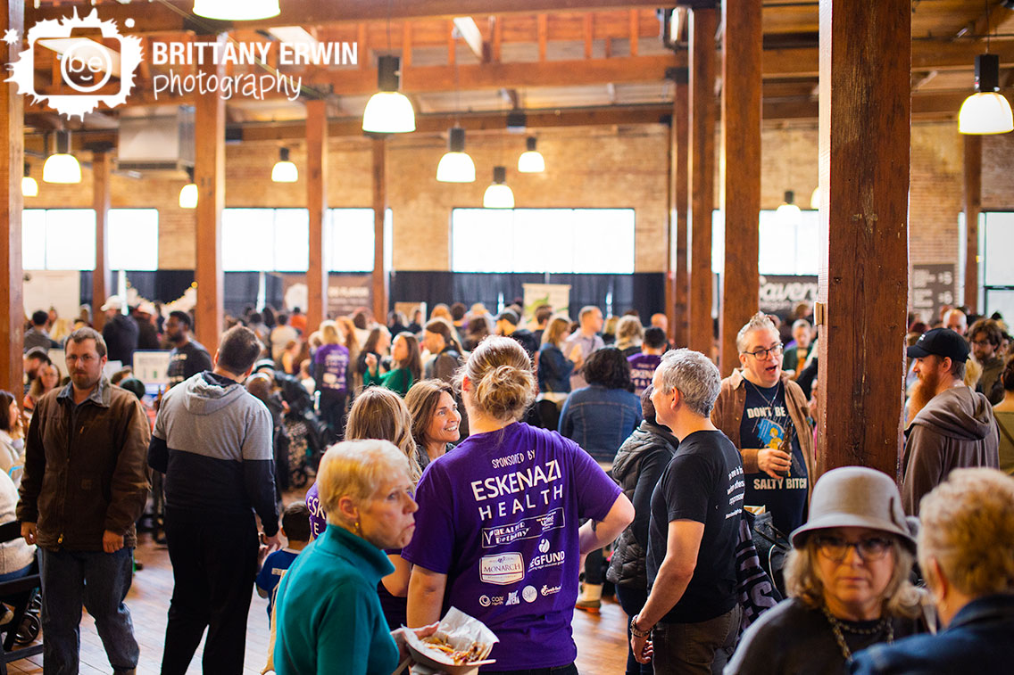 Indianapolis-photographer-group-crowd-at-Indy-VegFest-volunteers-and-attendees.jpg