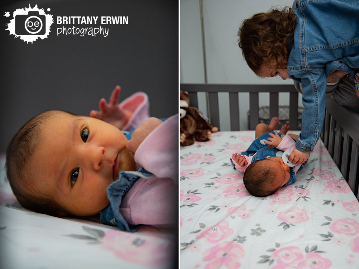 Indianapolis-lifestyle-newborn-portrait-photographer-flower-crib-sheet-big-sister.jpg