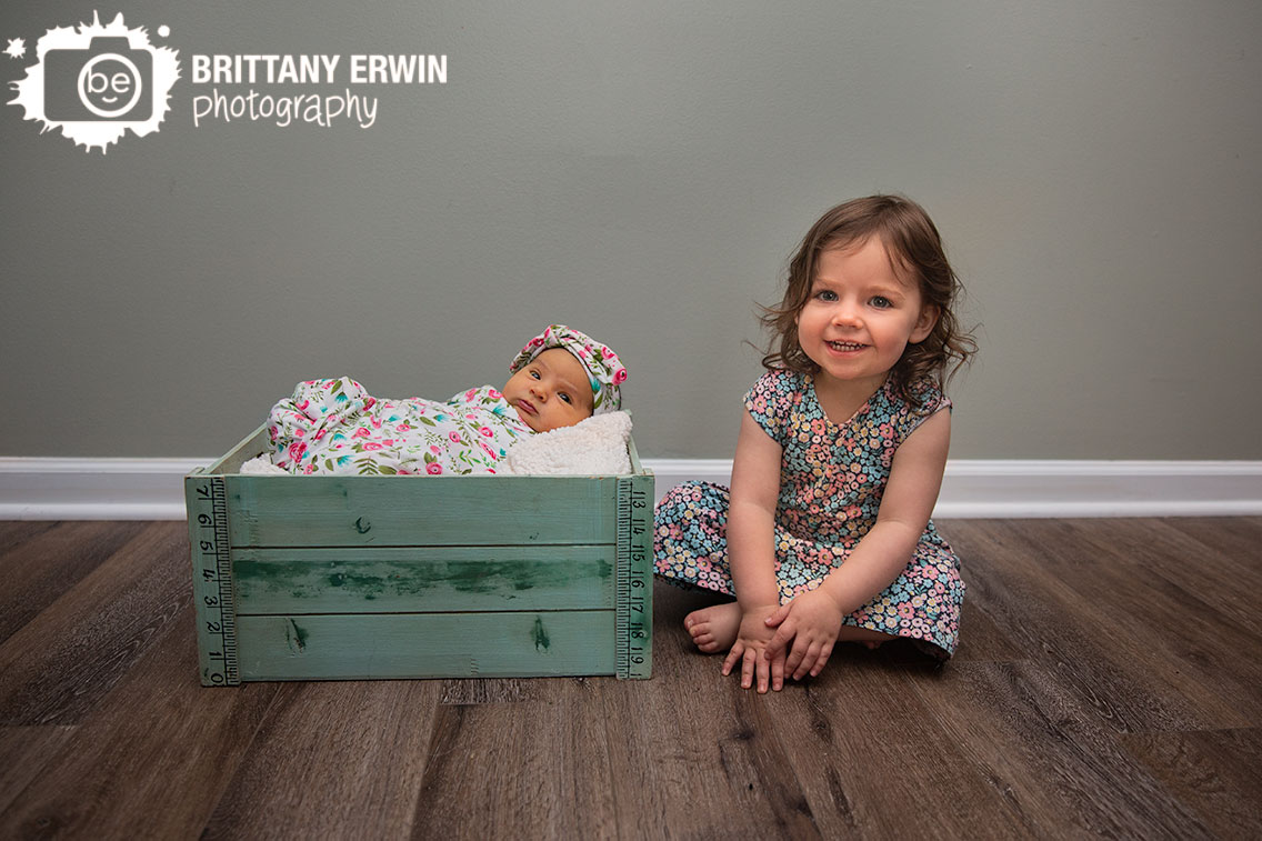 Indianapolis-lifestyle-portrait-photographer-newborn-baby-girl-sister-siblings.jpg