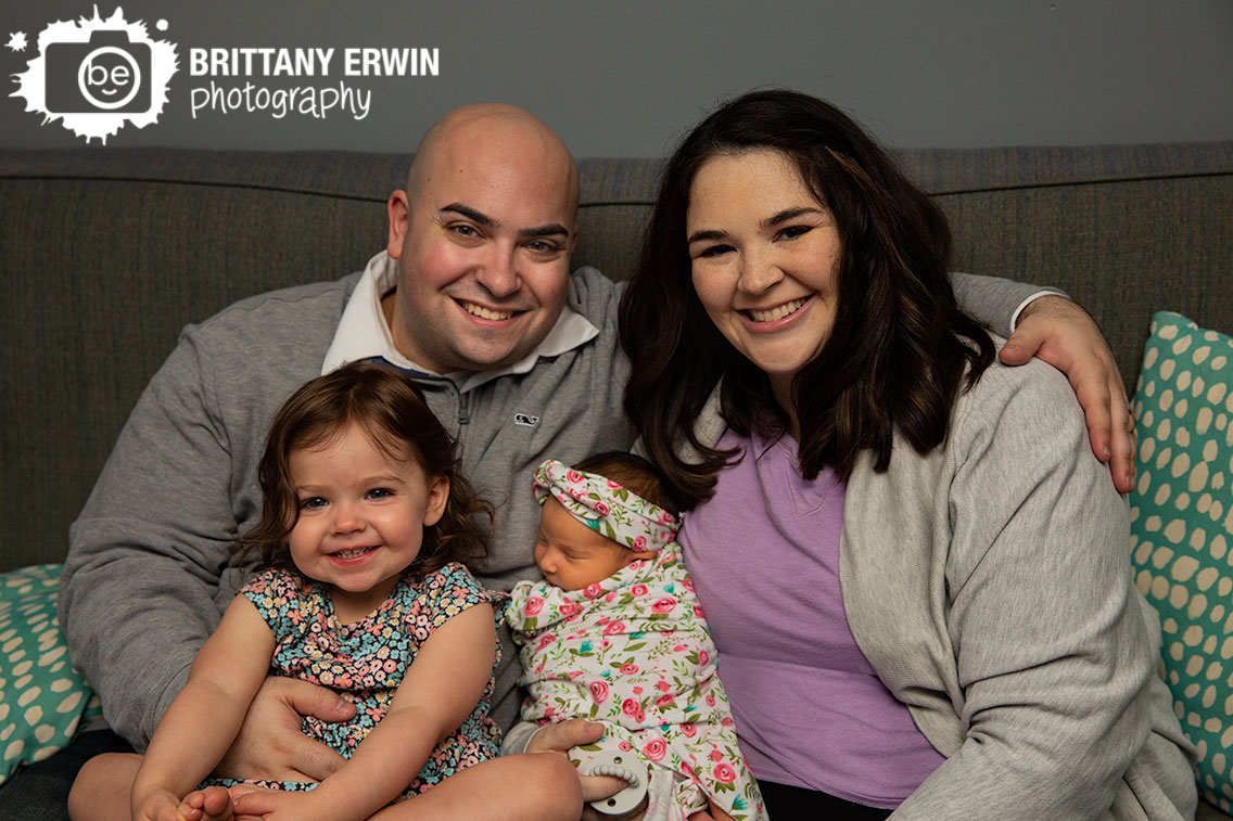 Indianapolis-lifestyle-newborn-family-portrait-photographer-group-on-couch-sister.jpg