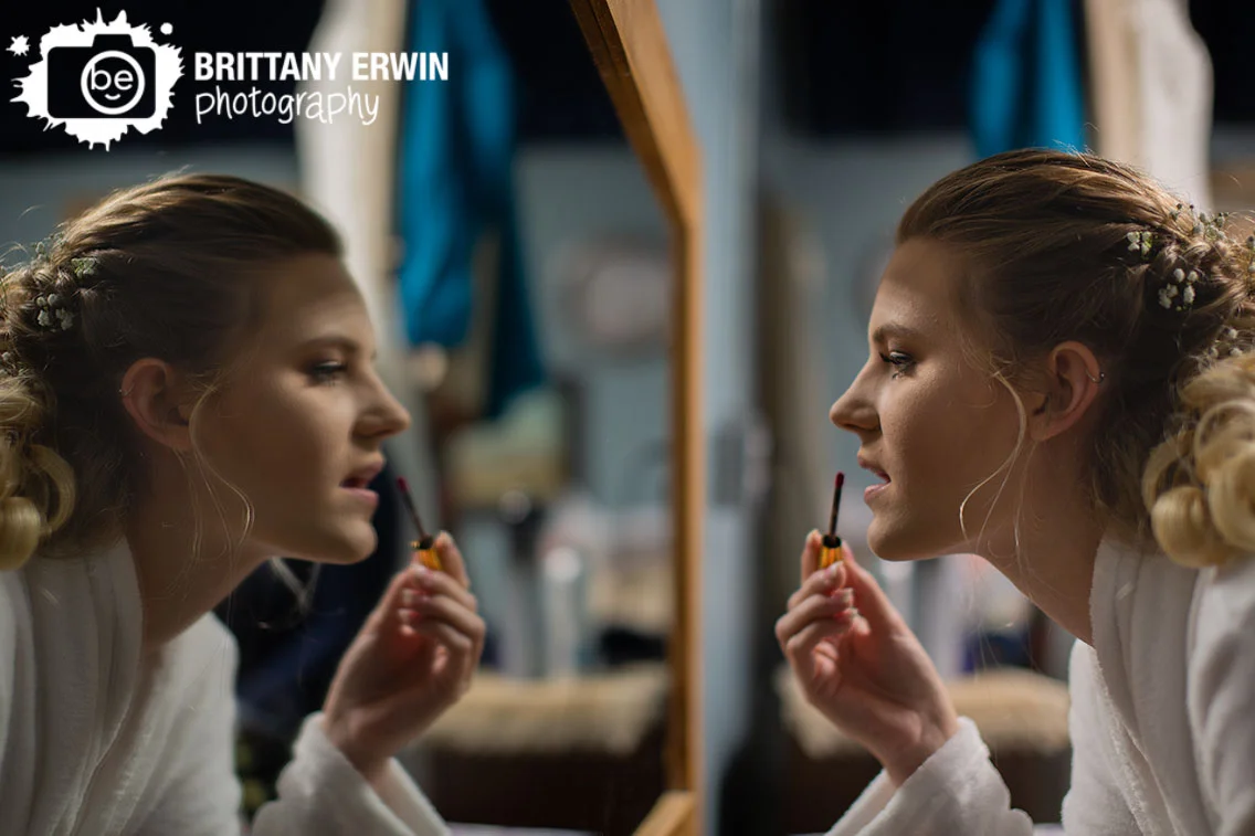 Indiana-wedding-photographer-bride-getting-ready-putting-on-lipstick-in-mirror.jpg