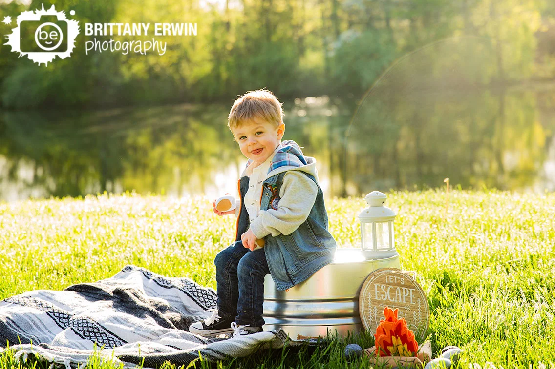 sunrise-session-toddler-boy-camping-birthday-outdoor.jpg