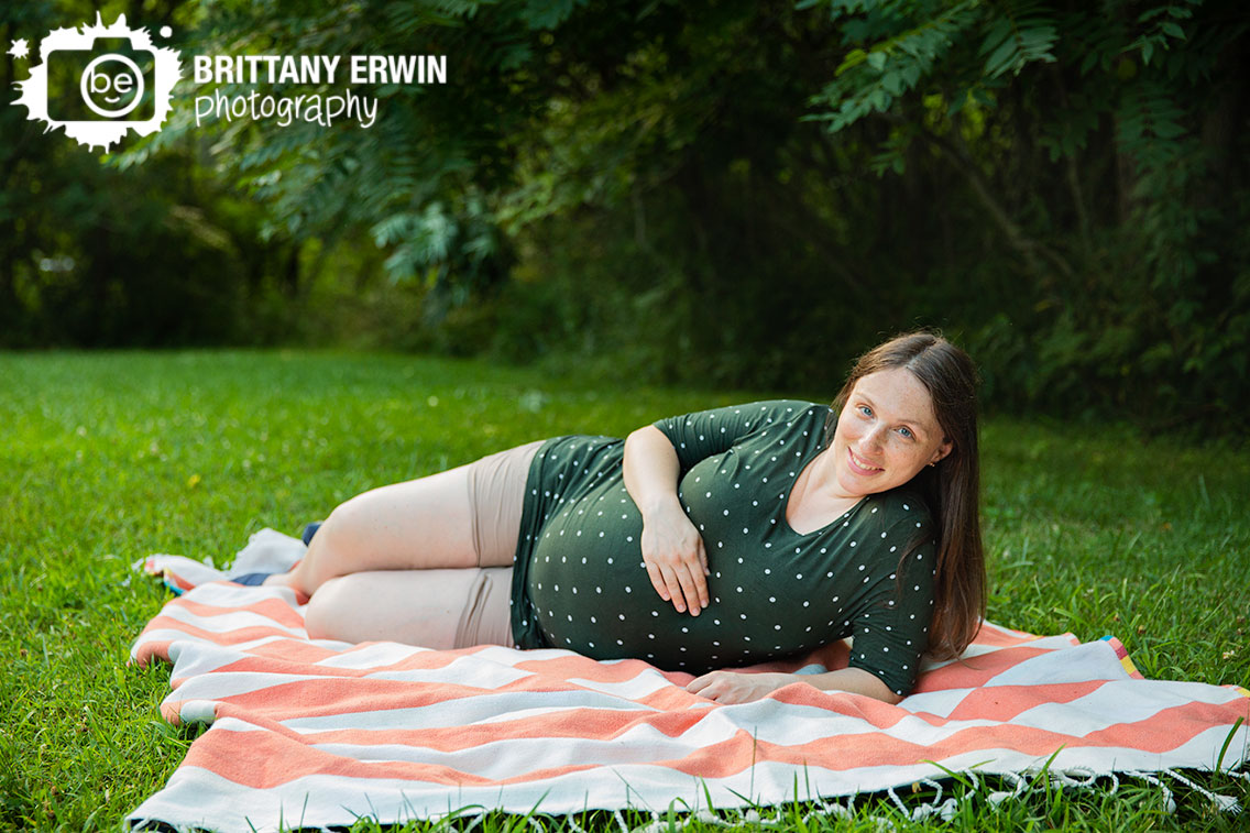 Maternity-portrait-photographer-summer-blanket-under-trees.jpg