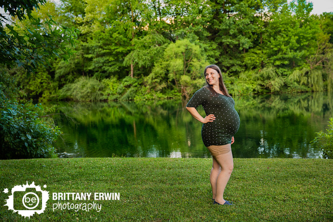 pond-side-camby-maternity-portrait-photographer-mother-to-be-summer.jpg