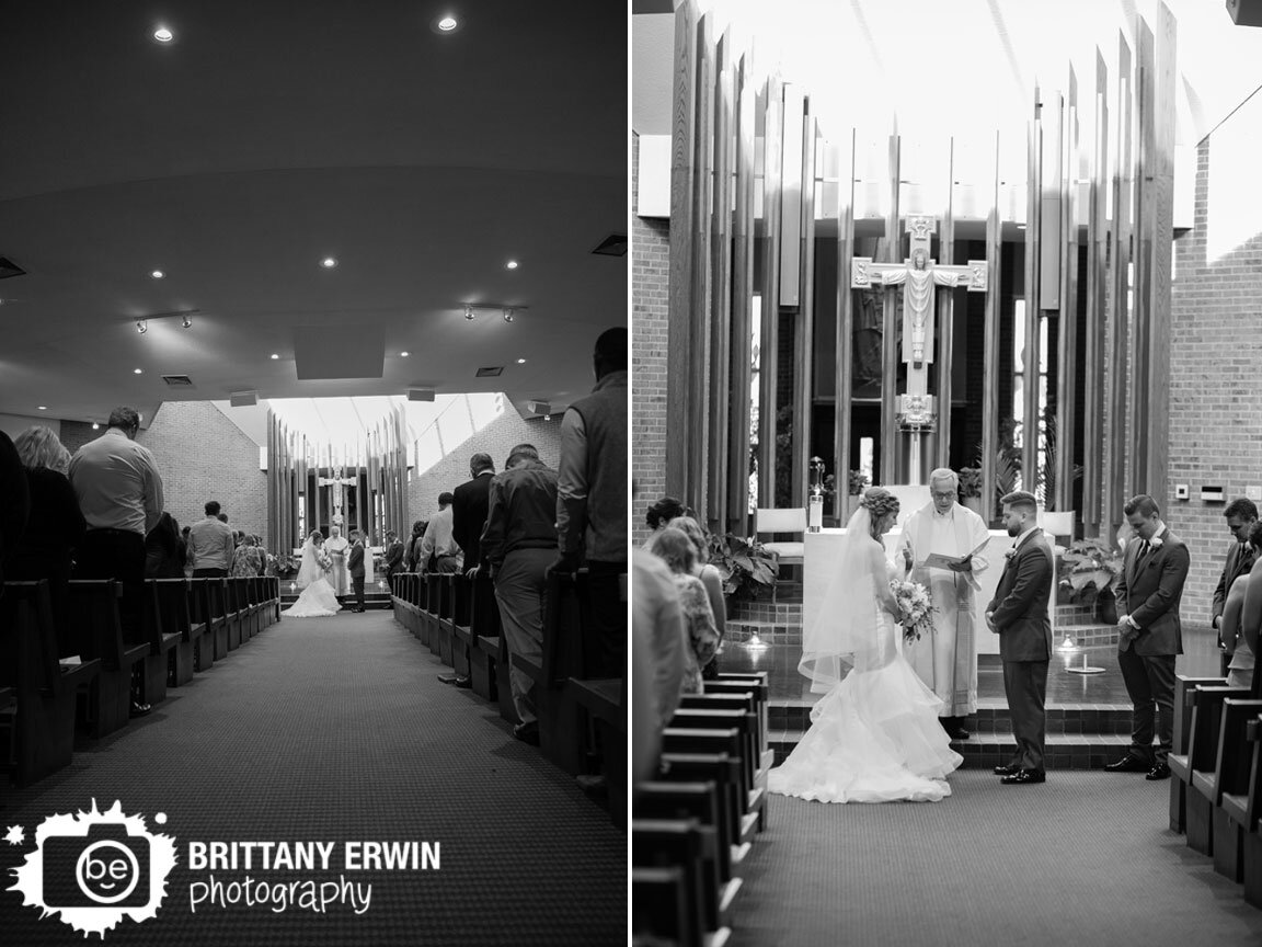 Indianapolis-wedding-ceremony-photographer-couple-at-altar.jpg