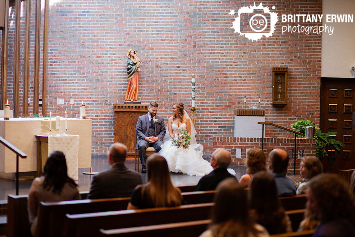 Indianapolis-wedding-ceremony-photographer-couple-on-altar.jpg