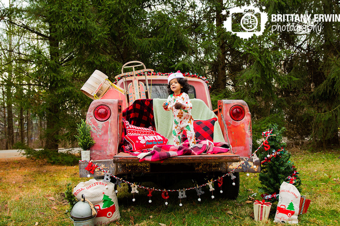 International-Scout-classic-truck-merry-christmas-banner-with-santa-sacks-pillows-blankets.jpg