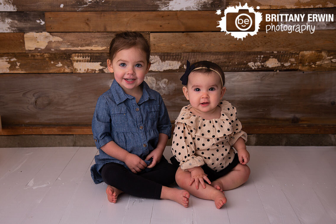 baby-girl-toddler-sibling-sisters-indianapolis-portrait-studio-photographer-rustic-wood-wall.jpg