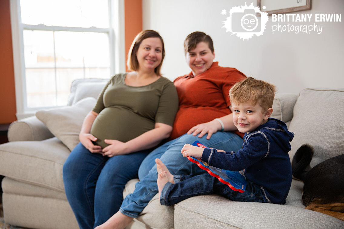 Indianapolis-lifestyle-portrait-photographer-couch-family-in-home-maternity.jpg