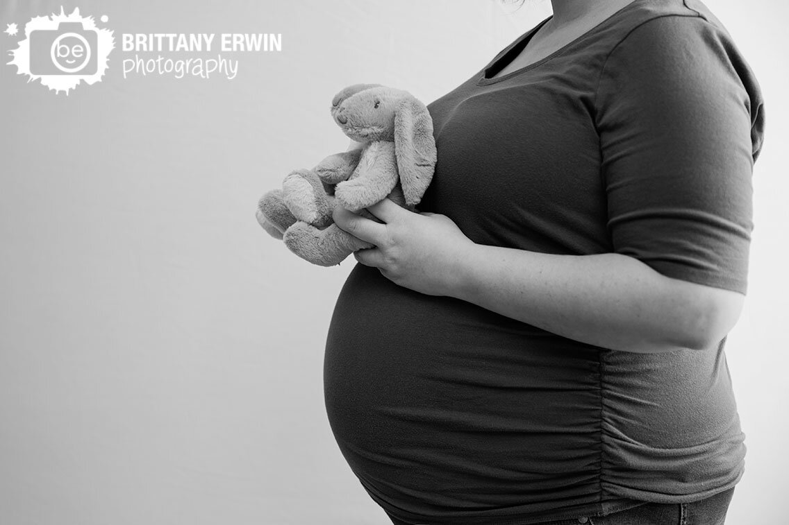 Maternity-portrait-photographer-mother-to-be-with-bunny-stuffie.jpg