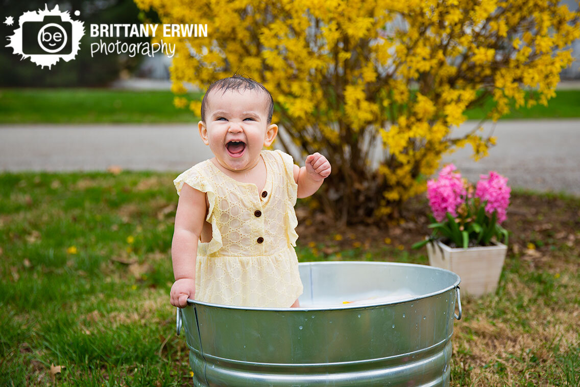 Indianapolis-portrait-photographer-baby-girl-first-birthday-outside-tub-flowers.jpg