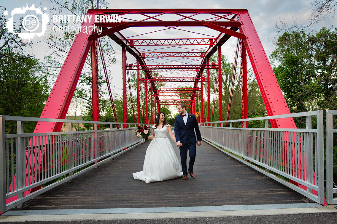 Columbus-Indiana-peoples-bridge-wedding-photographer-bridal-portrait.jpg