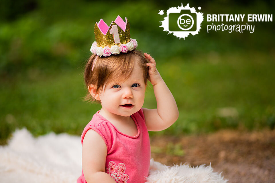first-birthday-glitter-crown-baby-girl-outside-summer-photographer.jpg