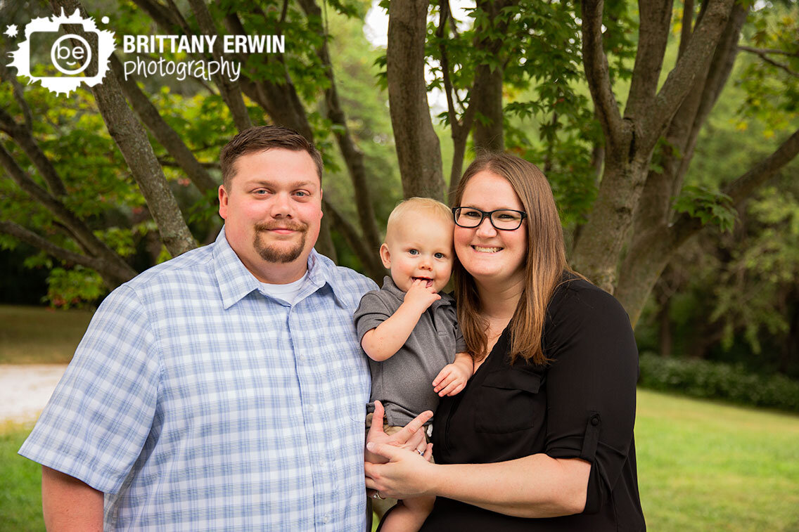 Camby-Indiana-family-portrait-photographer-group-under-tree.jpg