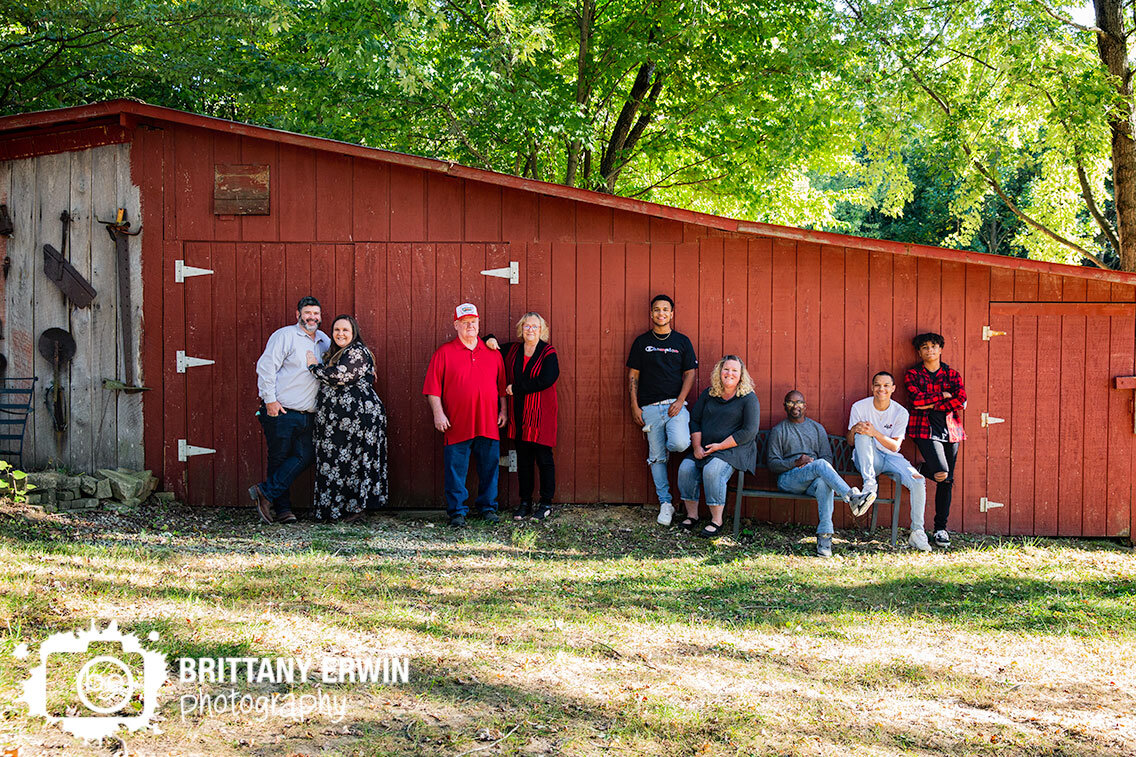 Bloomington-Indiana-family-portrait-photographer-group-in-front-of-red-barn.jpg