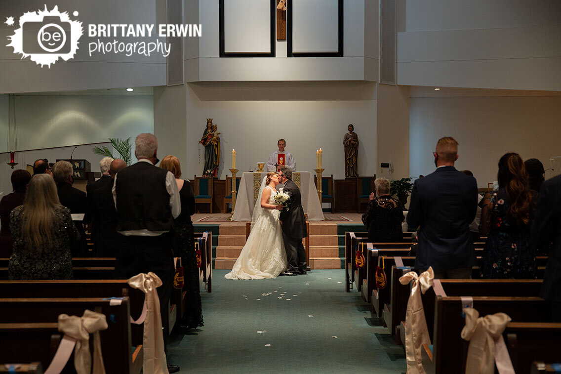 Indianapolis-wedding-ceremony-photographer-first-kiss.jpg