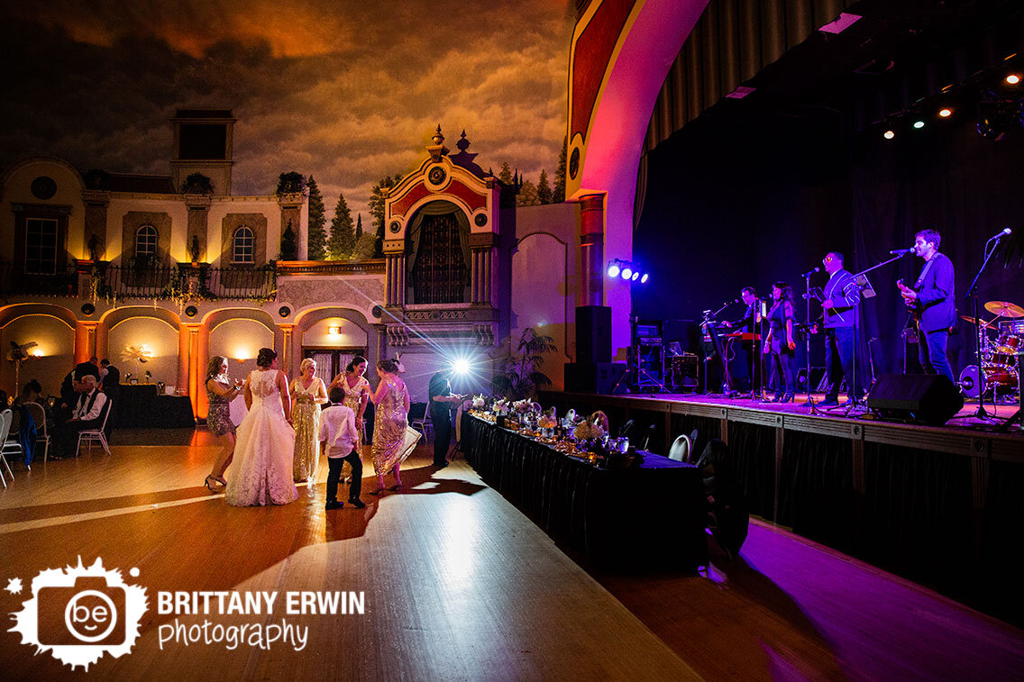 Indianapolis-wedding-photographer-dance-floor-live-band-dancing-guests.jpg