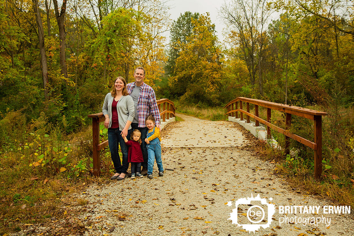 Indiana-Eagle-Creek-park-fall-family-portrait-photographer-group-on-bridge.jpg