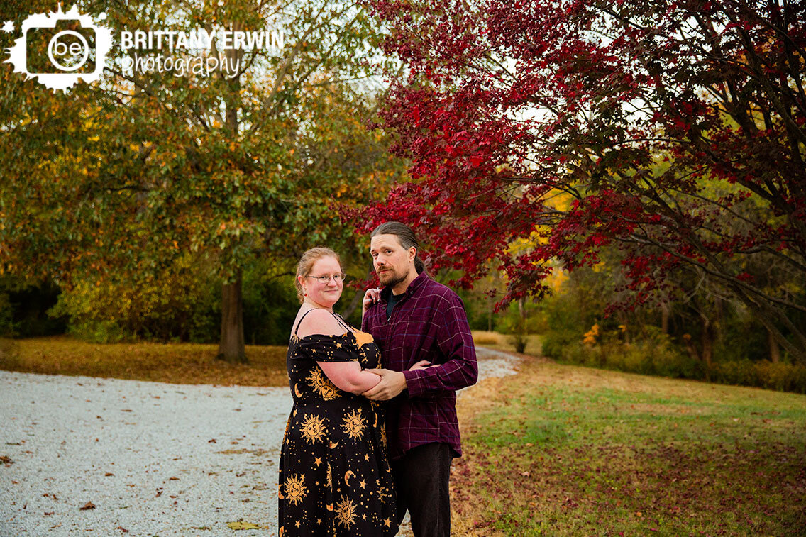 Indianapolis-fall-portrait-photographer-engagment-couple-outside.jpg