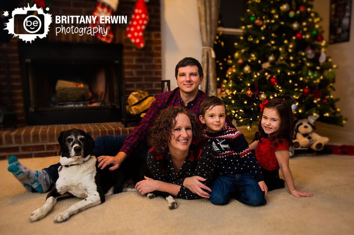 Indianapolis-in-home-portrait-family-mini-session-christmas-tree-group.jpg