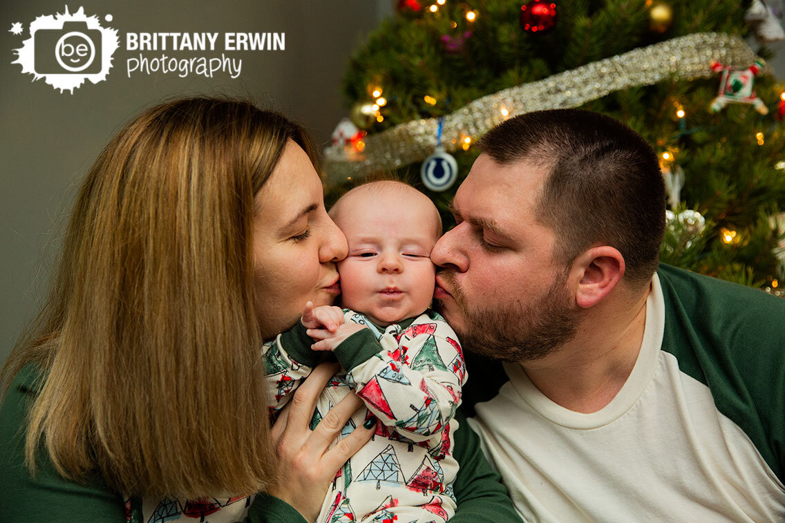 Indianapolis-in-home-family-portrait-christmas-mini-session-photographer-cheek-kiss-silly-face.jpg