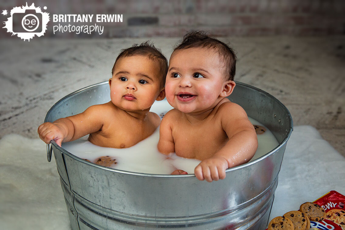 cookies-and-milk-christmas-lifestyle-portrait-photographer-twin-babies-in-milkbath-bath-in-tub.jpg
