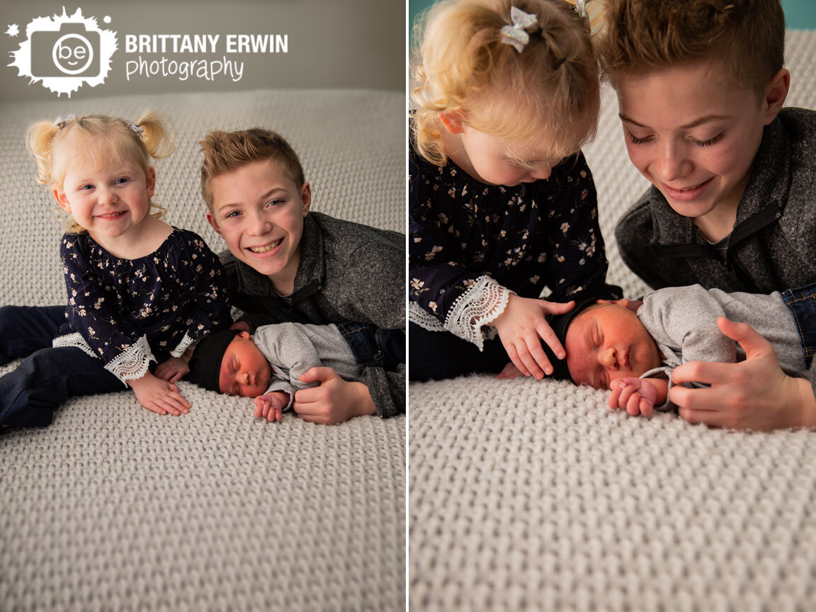 Indianapolis-in-home-portrait-photographer-big-brother-sister-baby-boy-sleeping-knitted-blanket.jpg