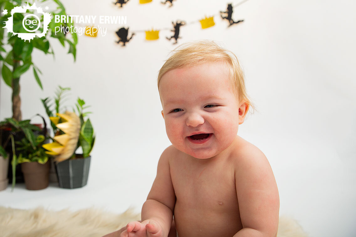 Indianapolis-first-birthday-portrait-photographer-where-the-wild-things-are-crown-in-plants.jpg