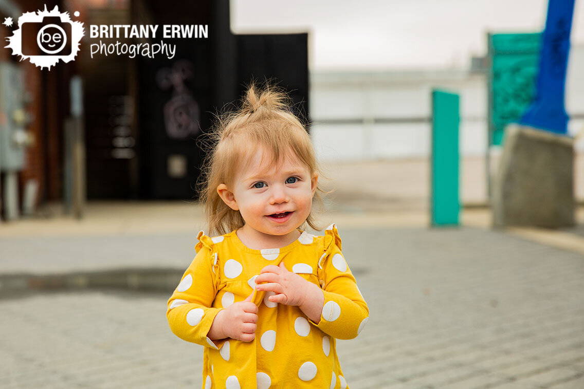 toddler-milestone-portrait-photographer-girl-with-yellow-polka-dot-dress.jpg