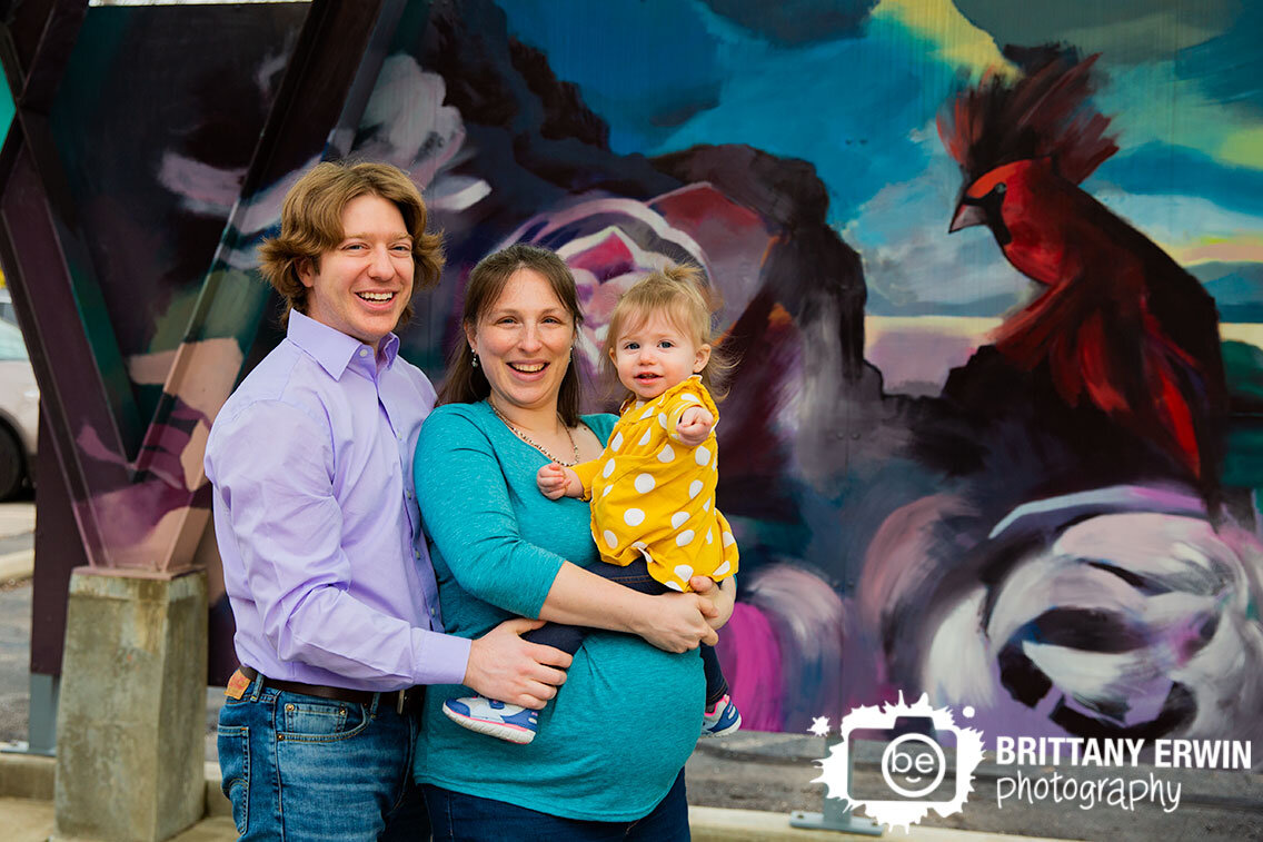 Fountain-Square-Indiana-mural-family-maternity-portrait-photographer.jpg