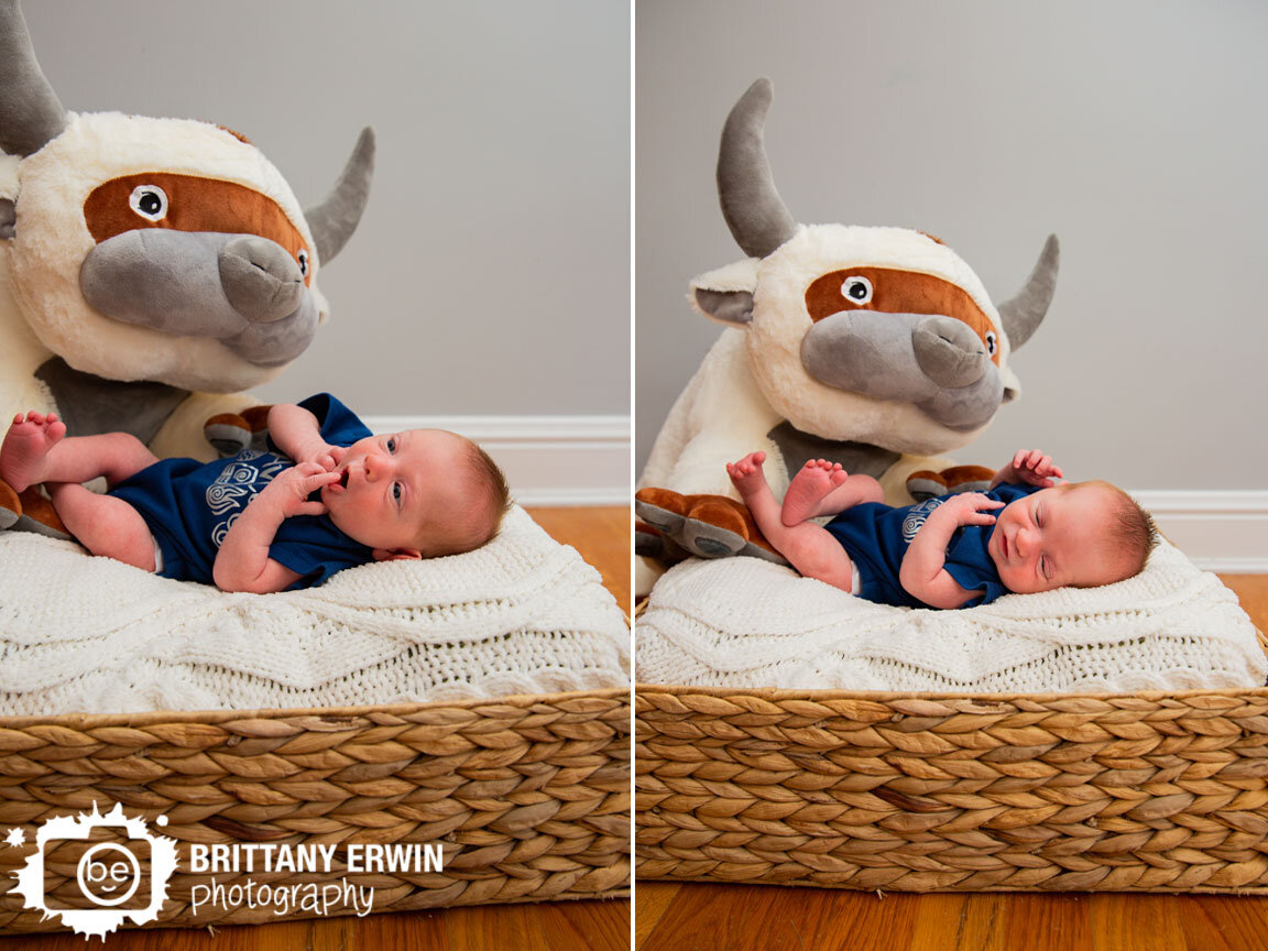 Indianapolis-lifestyle-newborn-photographer-appa-growing-stuffed-animal-avatar.jpg