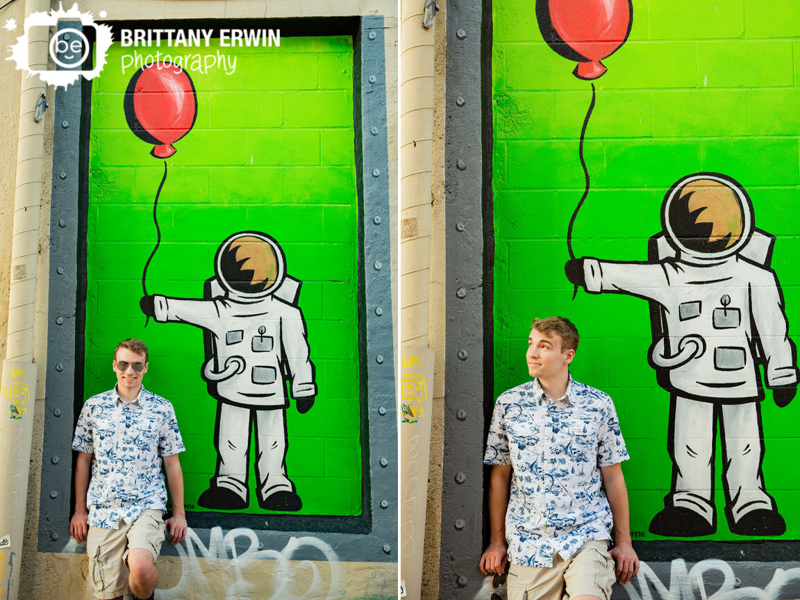 astronaut-balloon-funny-mural-high-school-senior-portrait-photographer.jpg