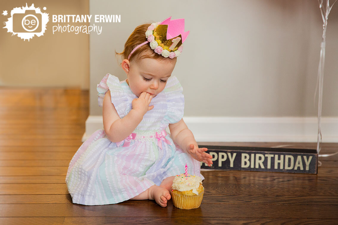 Happy-birthday-sign-first-cake-smash-lifestyle-portrait-photographer.jpg