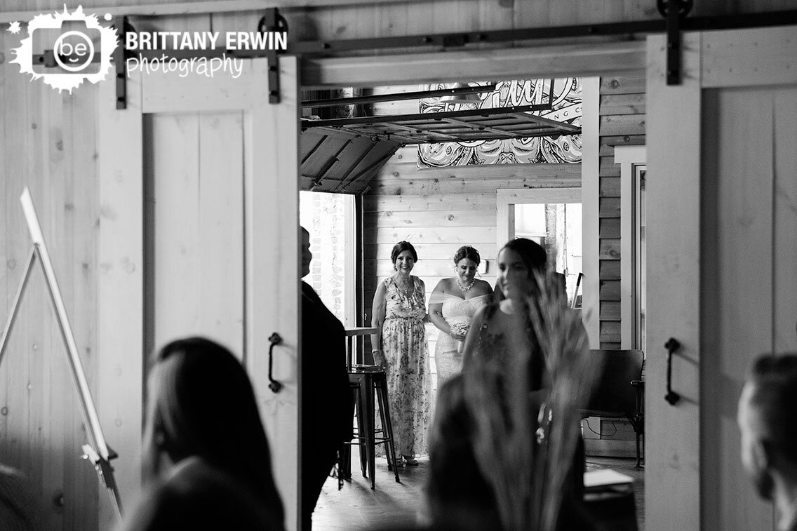 Indianapolis-wedding-ceremony-photographer-bride-with-mother-waiting-to-walk-down-aisle.jpg